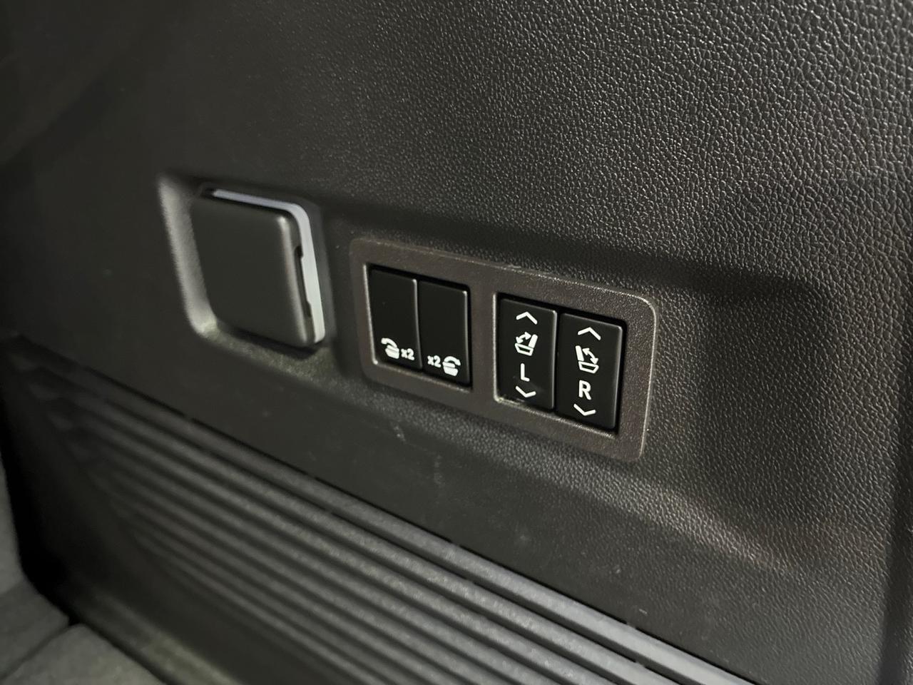 2023 Chevrolet Tahoe Z71, Luxury Pkg, Pano Roof, Buckets, Power Center Console Houston TX