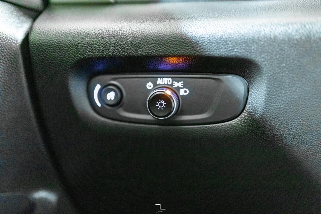 2023 Chevrolet Traverse AWD LS PSeat BCam 8 Passenger Red Deer AB