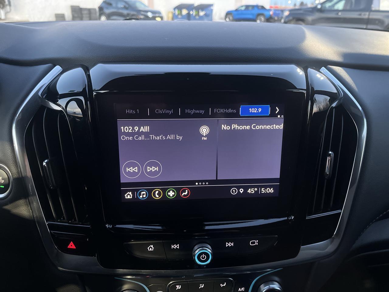 2023 Chevrolet Traverse LT Cloth AWD TraileringEquipment w/HtdSeats RemoteStart 8-WayPwrDrvrSeat Saukville WI