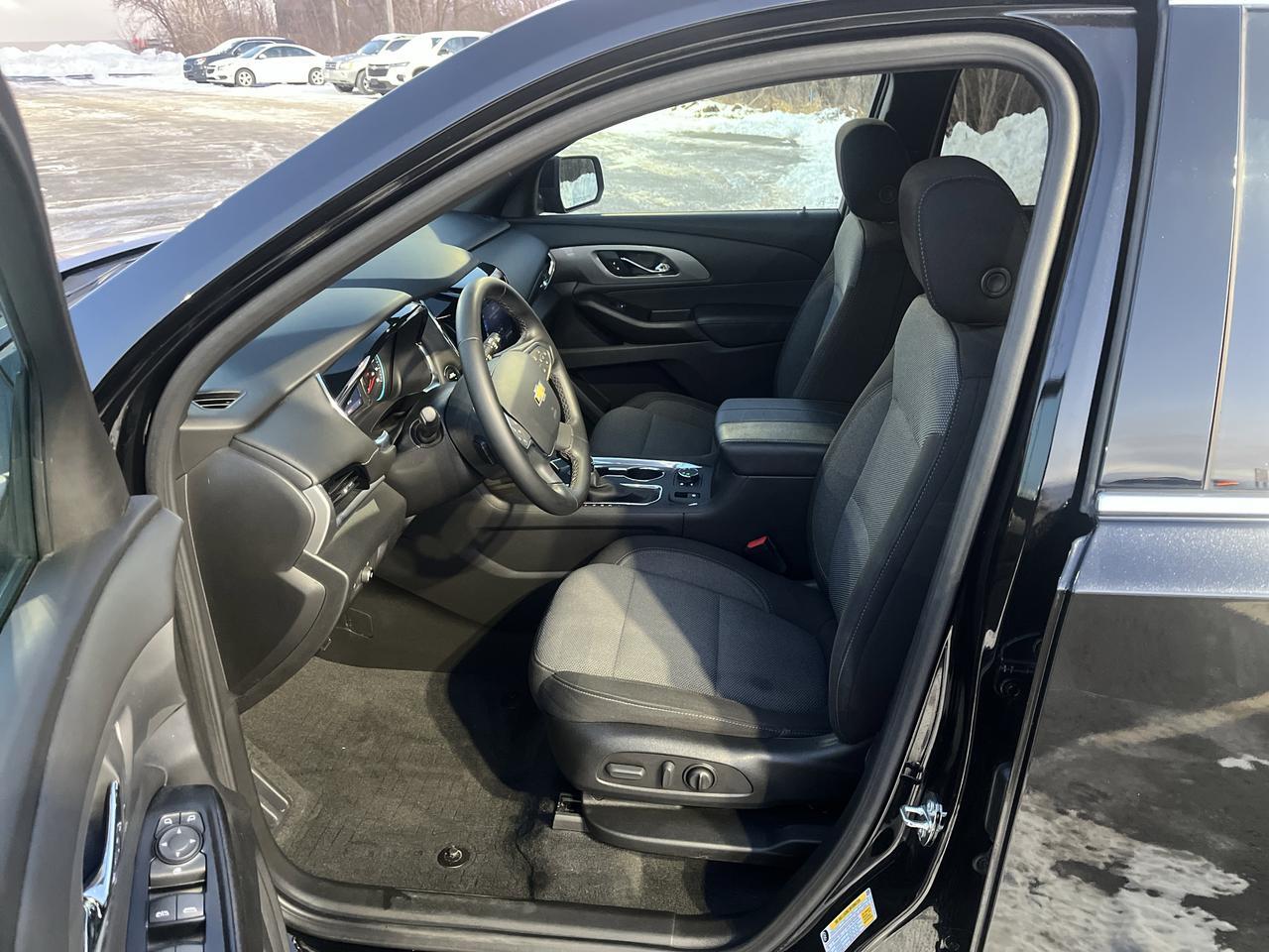 2023 Chevrolet Traverse LT Cloth AWD TraileringEquipment w/HtdSeats RemoteStart 8-WayPwrDrvrSeat Saukville WI