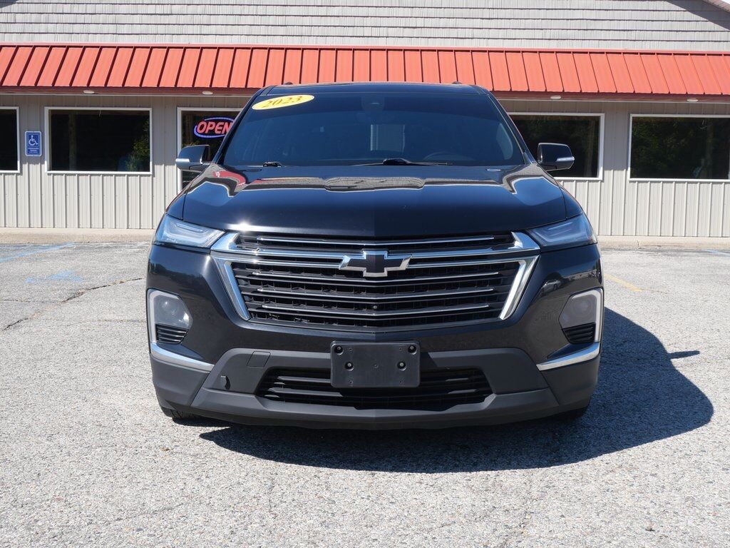 2023 Chevrolet Traverse photo 2
