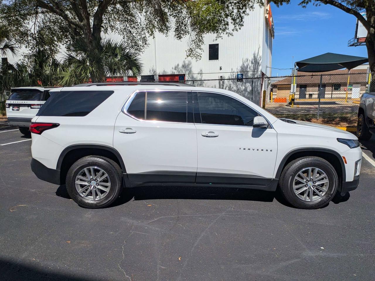 2023 Chevrolet Traverse LT Leather