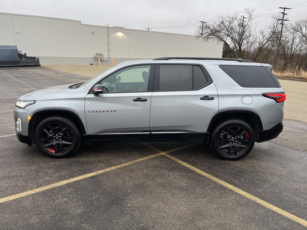 2023 Chevrolet Traverse Premier AWD Redline Edition w/AdptvCrz Sunroof Nav TraileringPkg HtdCldMemLthr 20sBlackWheels HD- Su