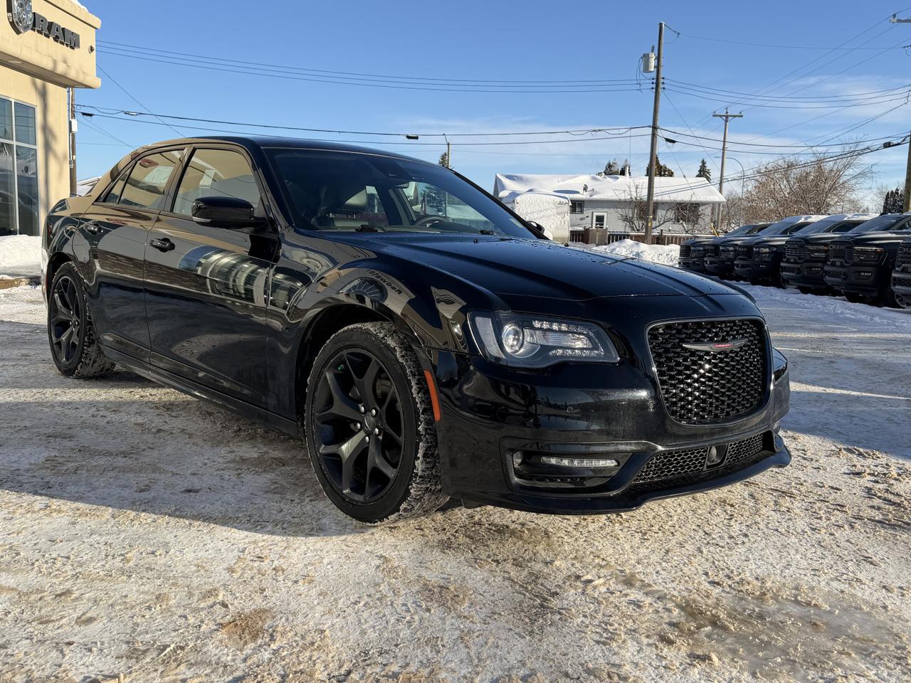 2023 Chrysler 300 S | Leather | Heated & Vented Seats | Pano Roof | SafetyTec Plus Group Redwater AB
