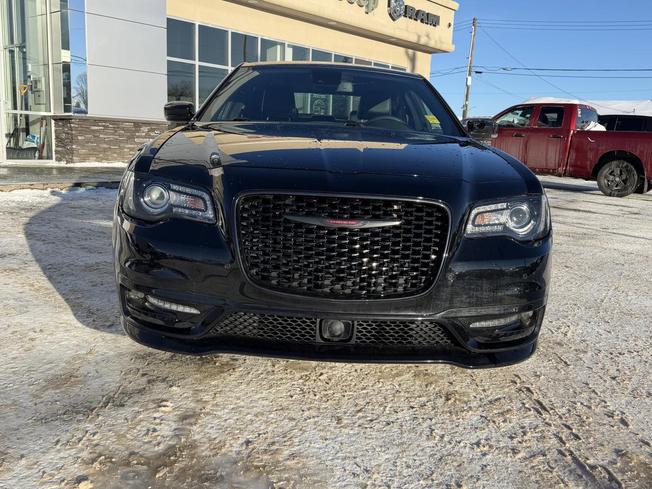 2023 Chrysler 300 S | Leather | Heated & Vented Seats | Pano Roof | SafetyTec Plus Group Redwater AB