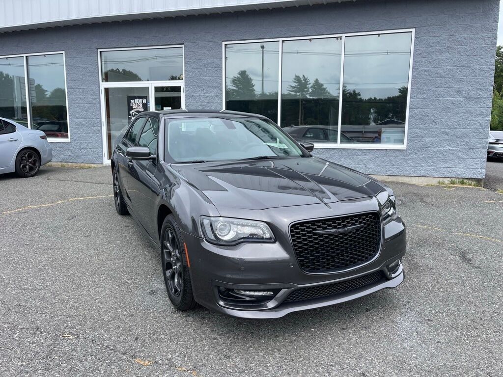 2023 Chrysler 300 TOURING L AWD Orange MA