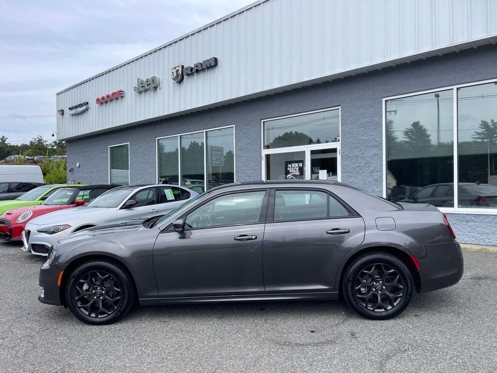 2023 Chrysler 300 TOURING L AWD Orange MA