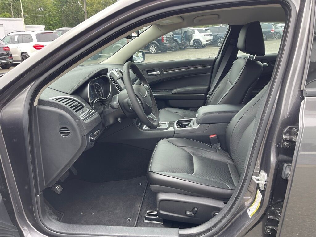 2023 Chrysler 300 TOURING L AWD Orange MA