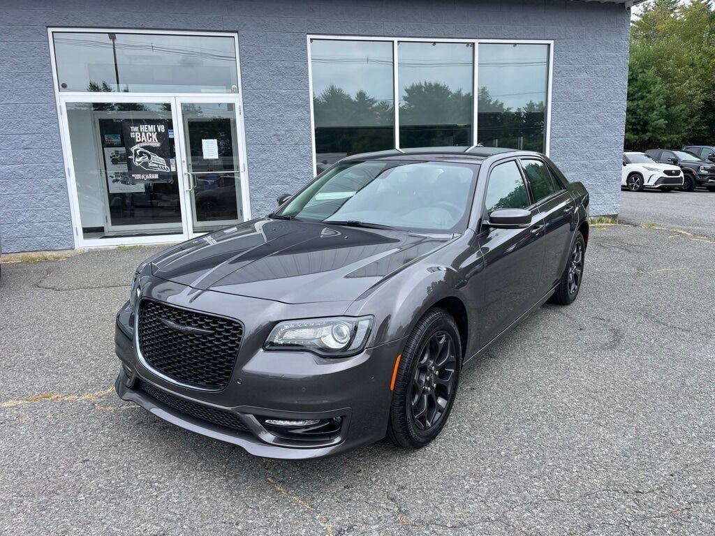2023 Chrysler 300 TOURING L AWD Orange MA