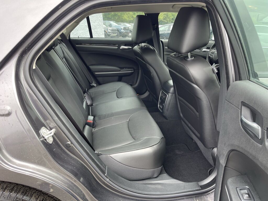 2023 Chrysler 300 TOURING L AWD Orange MA
