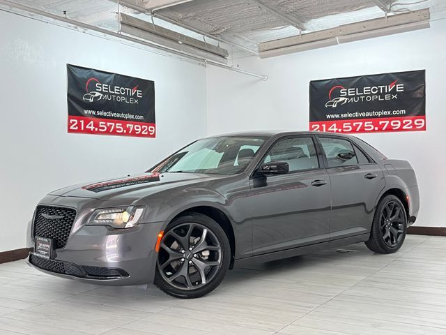 2023 Chrysler 300 Touring