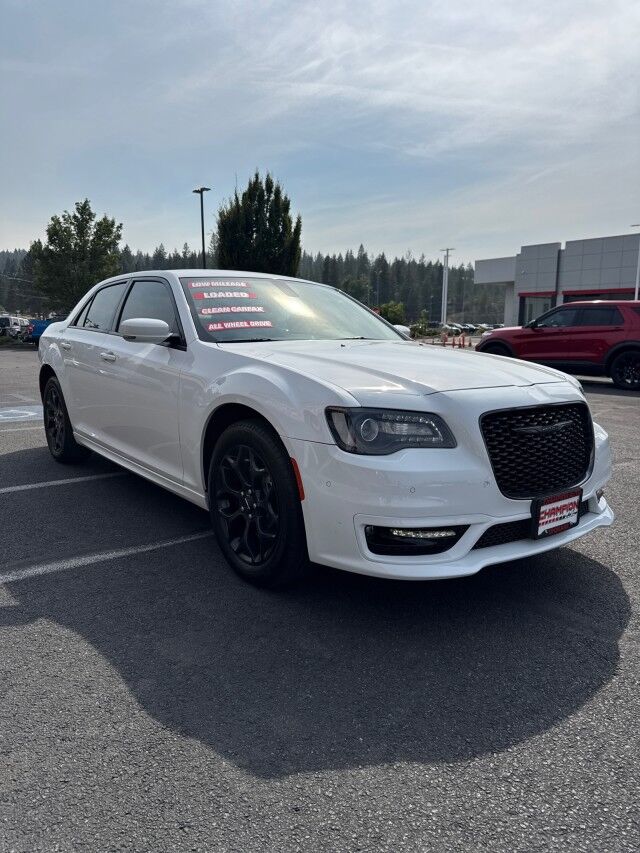 2023 Chrysler 300 Touring L
