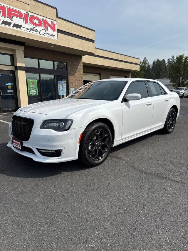 2023 Chrysler 300 Touring L