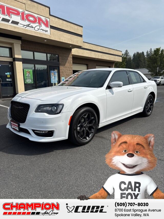 2023 Chrysler 300 Touring L