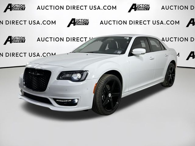 2023 Chrysler 300 Touring L AWD's photo