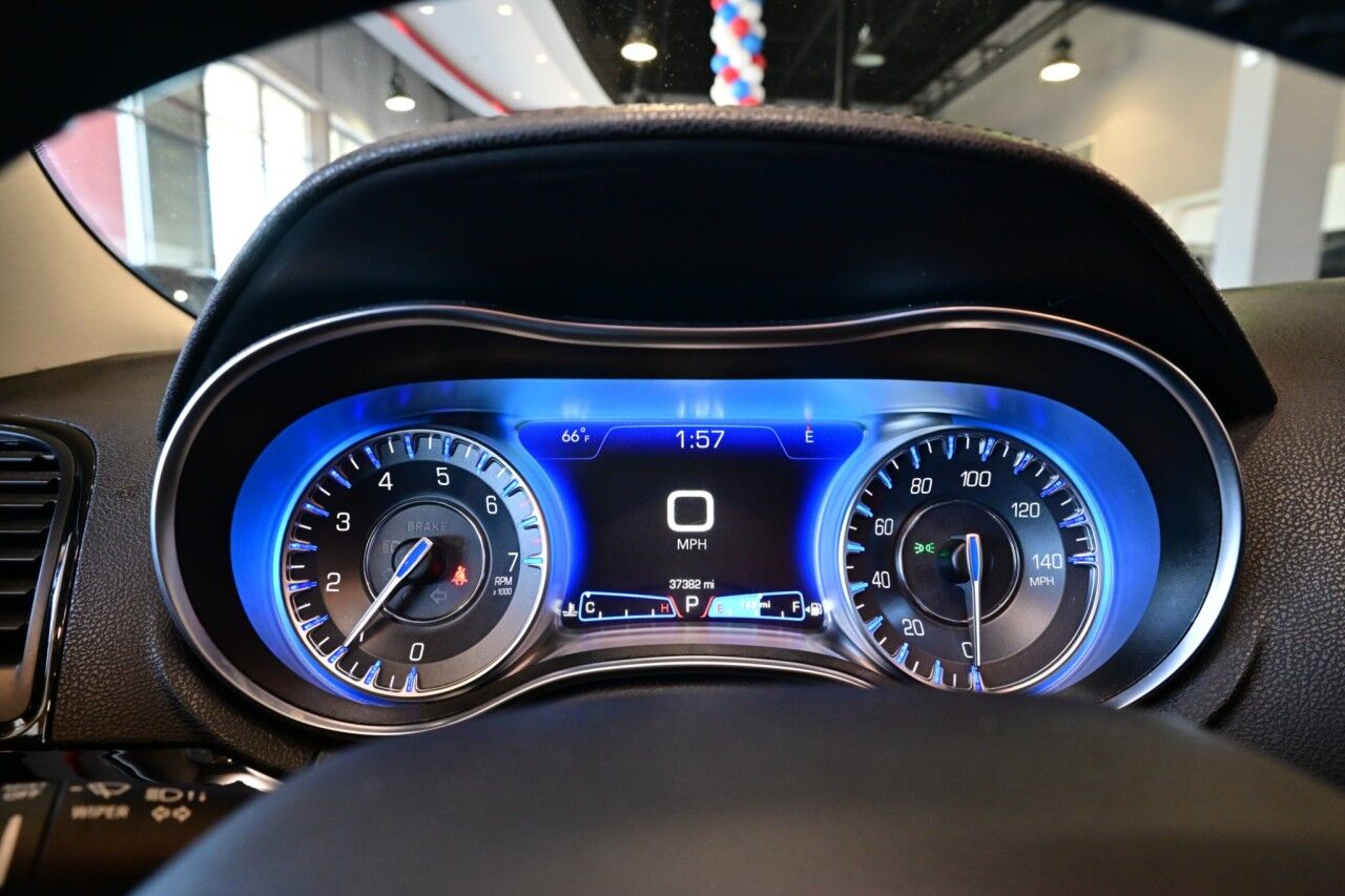 2023 Chrysler 300 Touring Springfield NJ