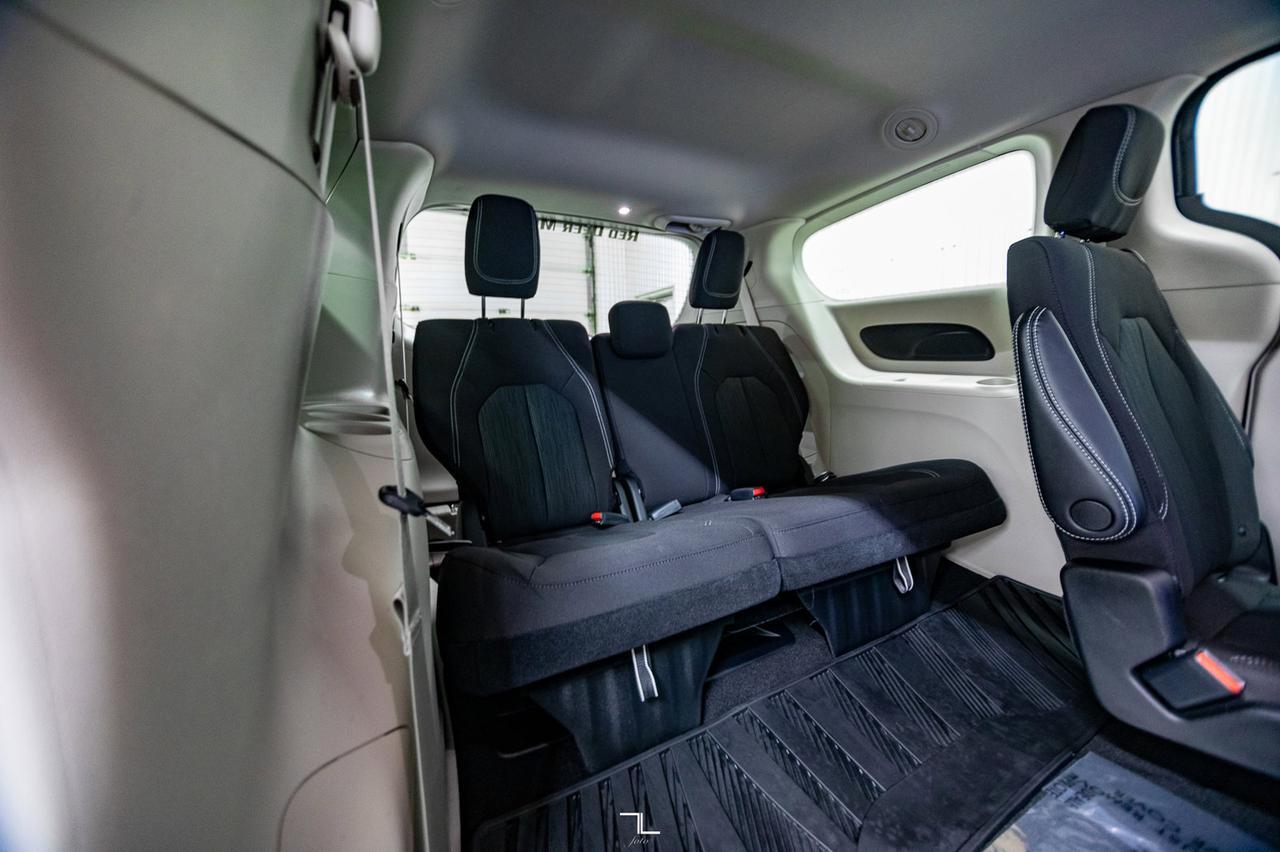 2023 Chrysler Grand Caravan SXT BCam Captains Chairs Red Deer AB