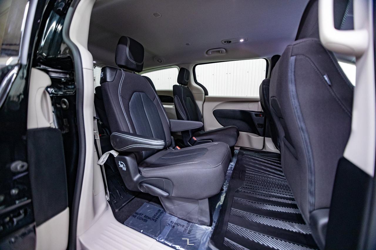 2023 Chrysler Grand Caravan SXT BCam Captains Chairs Red Deer AB