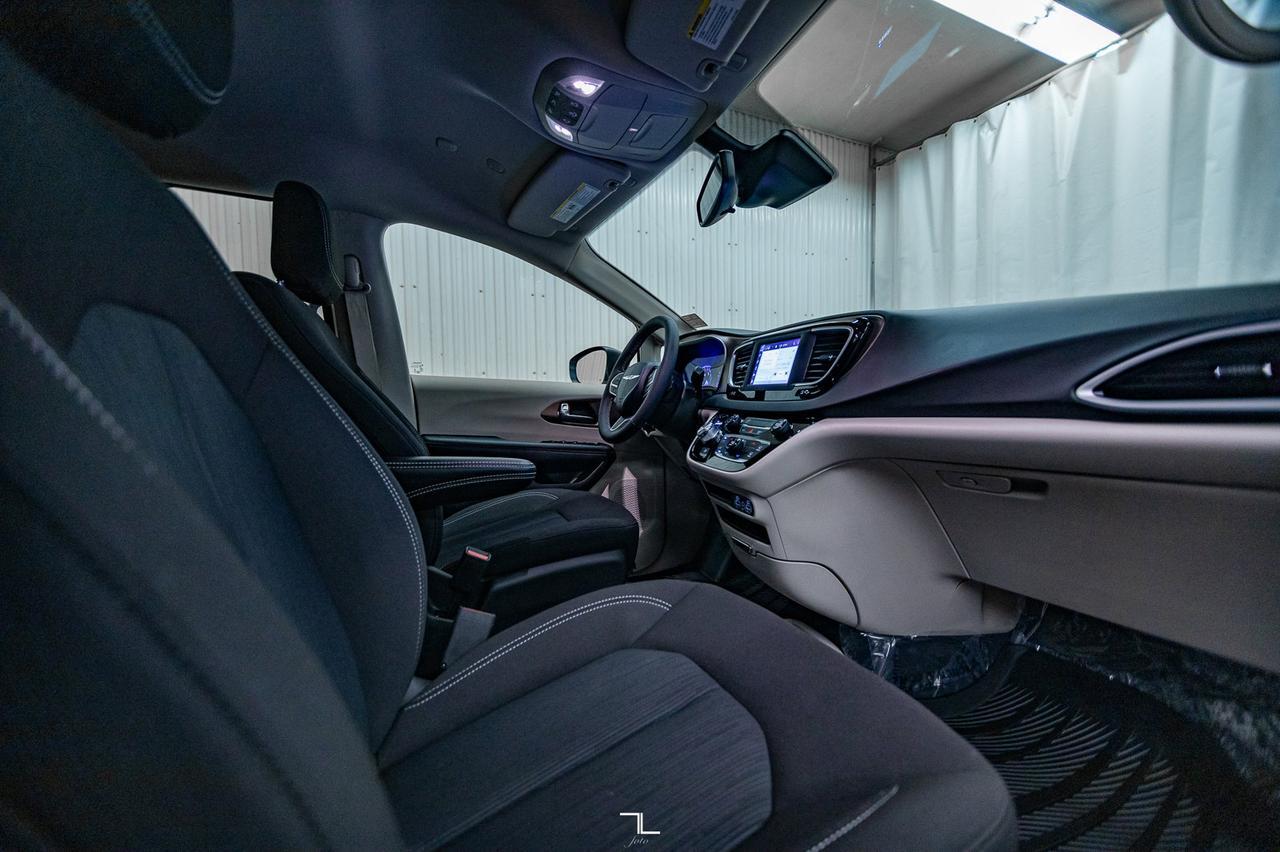 2023 Chrysler Grand Caravan SXT BCam Captains Chairs Red Deer AB