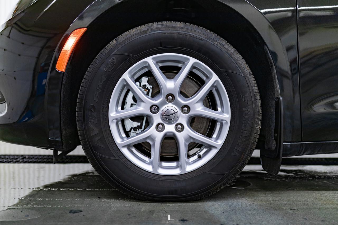 2023 Chrysler Grand Caravan SXT BCam Captains Chairs Red Deer AB