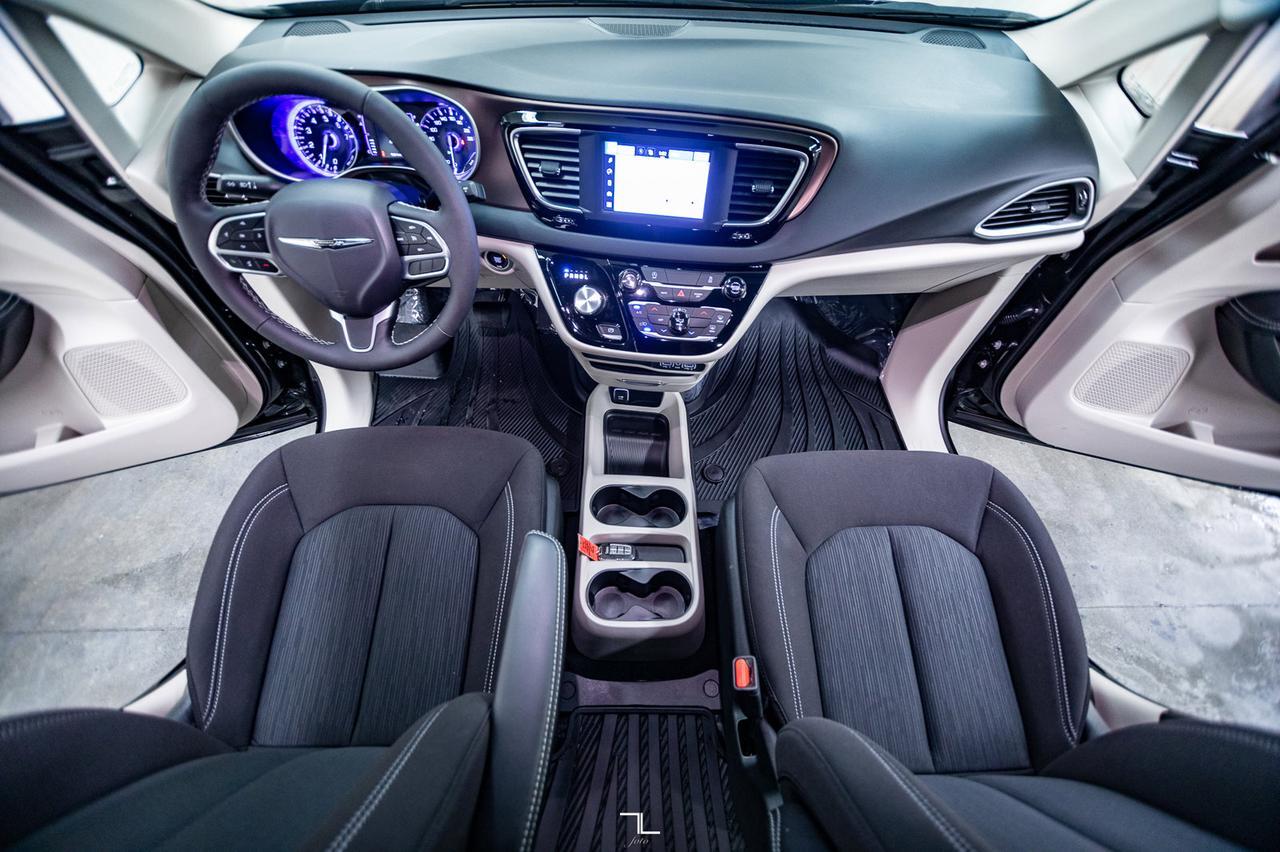 2023 Chrysler Grand Caravan SXT BCam Captains Chairs Red Deer AB