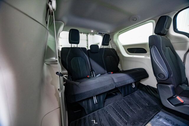 2023 Chrysler Grand Caravan SXT BCam Captains Chairs Red Deer AB