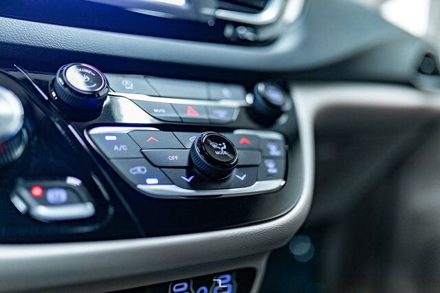 2023 Chrysler Grand Caravan SXT BCam Captains Chairs Red Deer AB