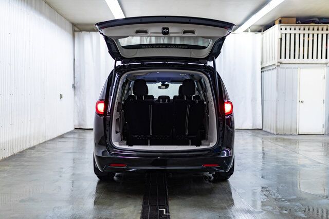 2023 Chrysler Grand Caravan SXT BCam Captains Chairs Red Deer AB