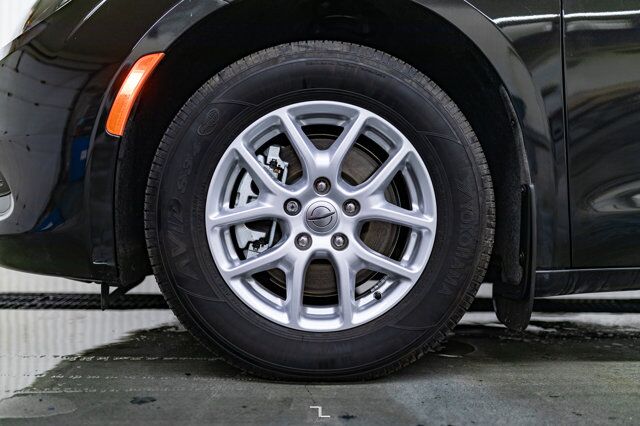 2023 Chrysler Grand Caravan SXT BCam Captains Chairs Red Deer AB