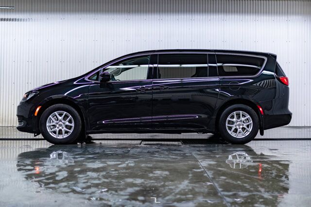 2023 Chrysler Grand Caravan SXT BCam Captains Chairs Red Deer AB