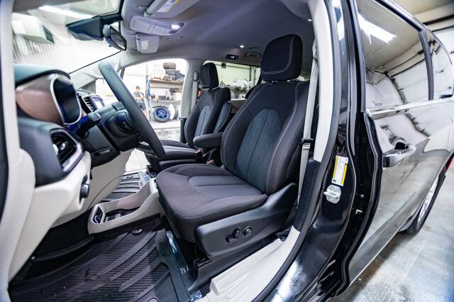 2023 Chrysler Grand Caravan SXT BCam Captains Chairs Red Deer AB