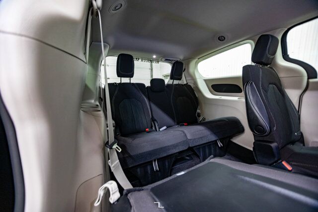 2023 Chrysler Grand Caravan SXT BCam Red Deer AB