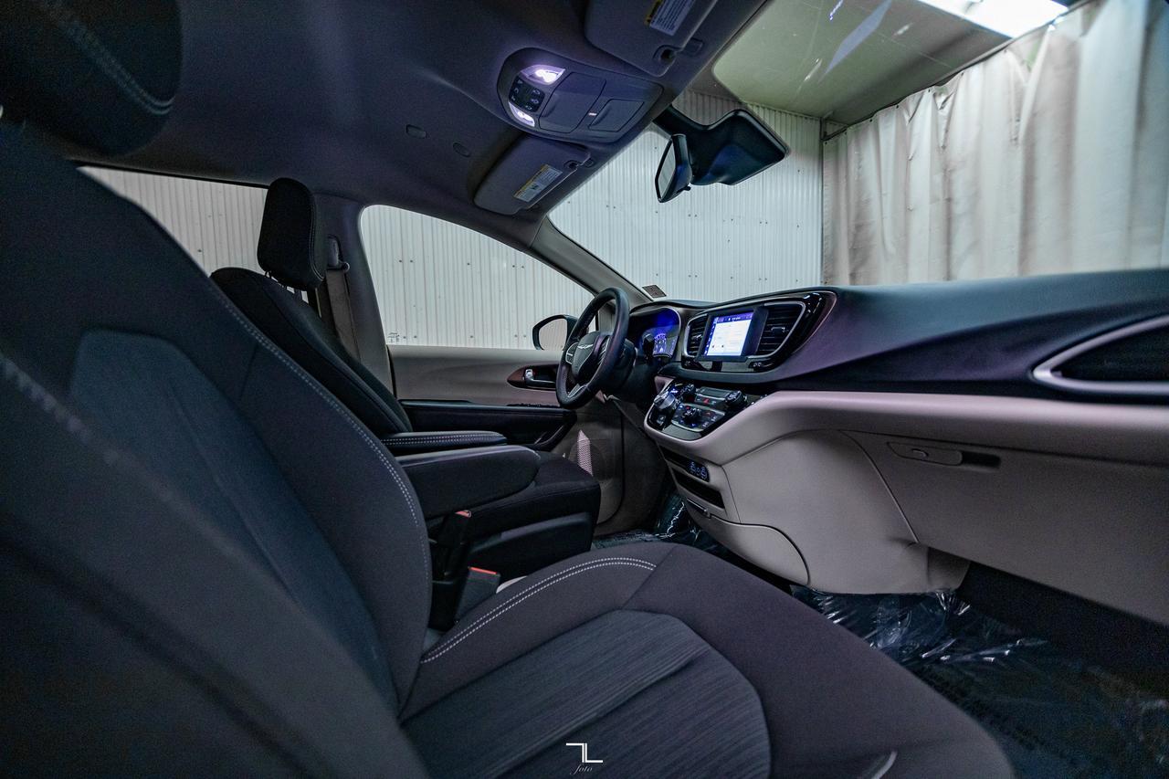 2023 Chrysler Grand Caravan SXT BCam Red Deer AB