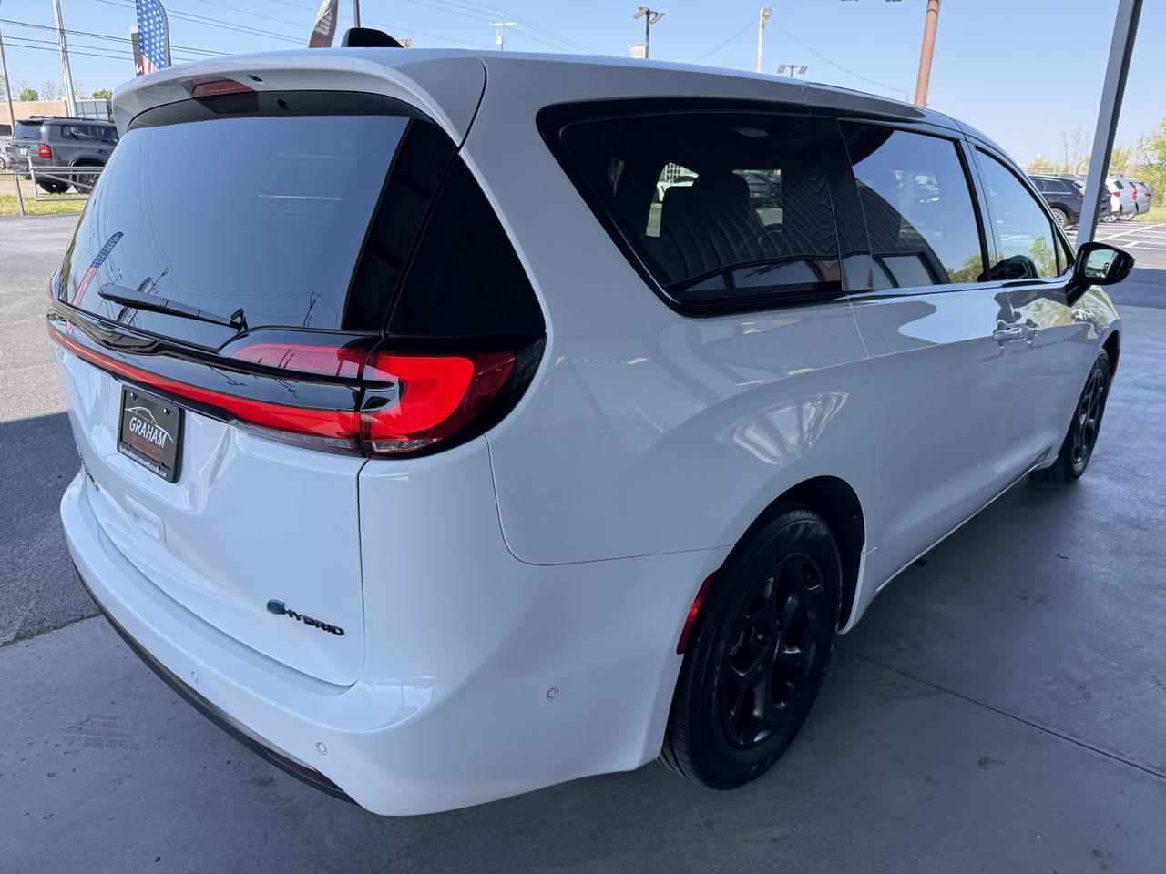 2023 Chrysler Pacifica Hybrid Limited Knoxville TN