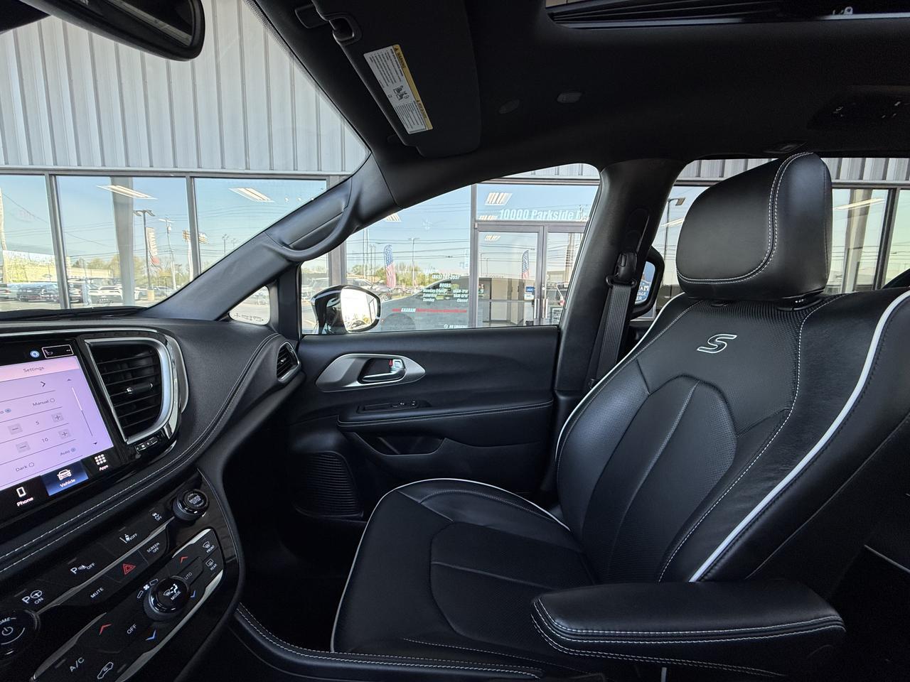 2023 Chrysler Pacifica Hybrid Limited Knoxville TN