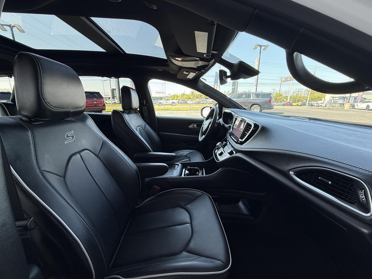 2023 Chrysler Pacifica Hybrid Limited Knoxville TN