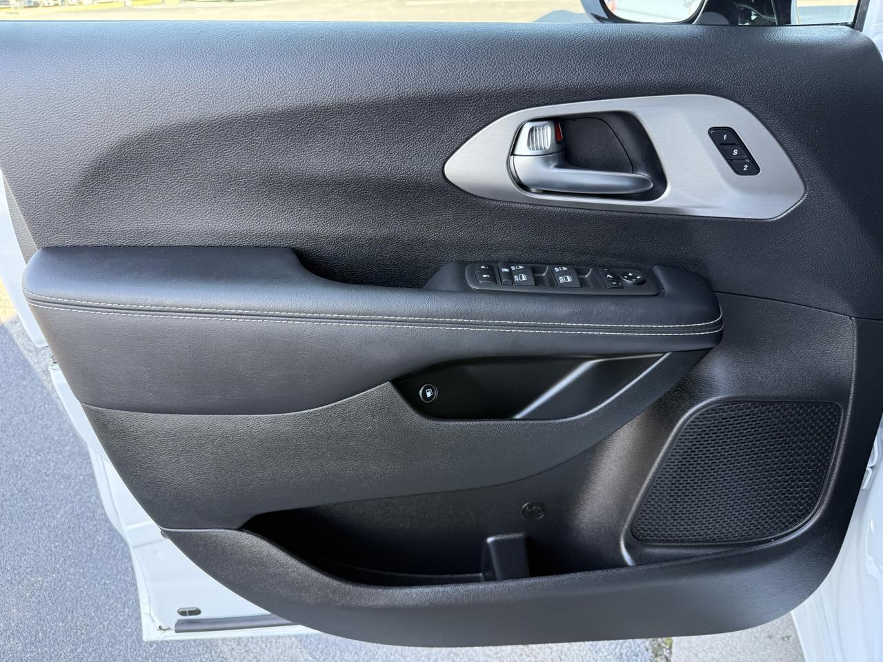 2023 Chrysler Pacifica Hybrid Limited Knoxville TN