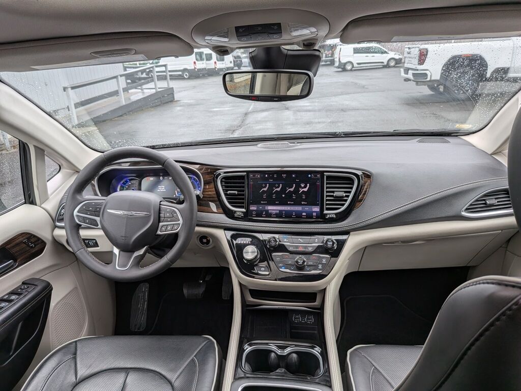 2023 Chrysler Pacifica Hybrid Limited Milwaukie OR