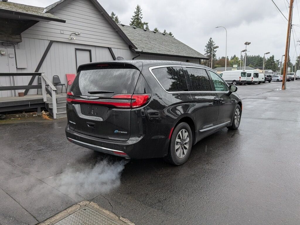 2023 Chrysler Pacifica Hybrid Limited Milwaukie OR