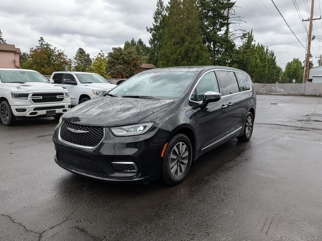 2023 Chrysler Pacifica Hybrid Limited Milwaukie OR