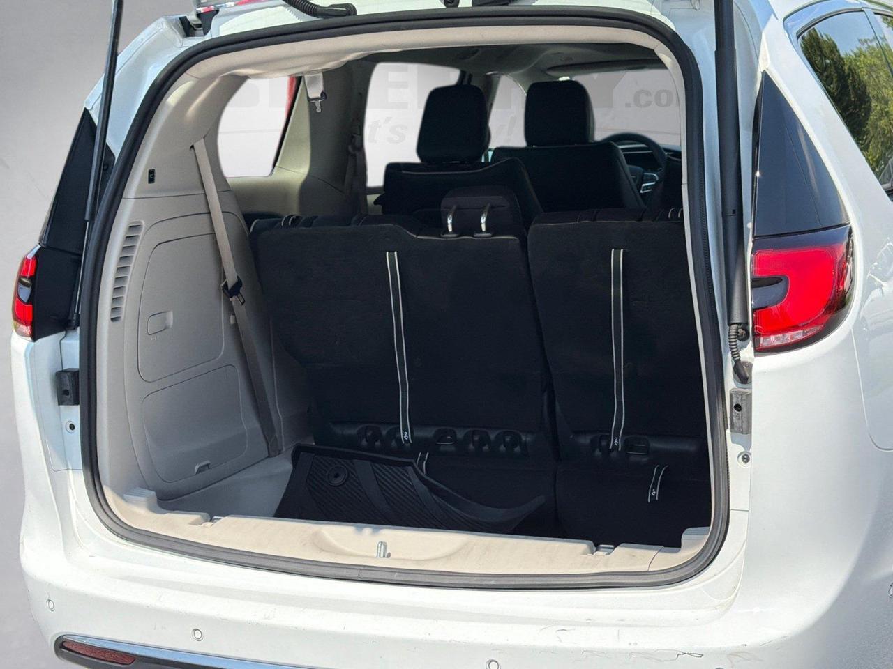 2023 Chrysler Pacifica Hybrid Limited Hagerstown MD