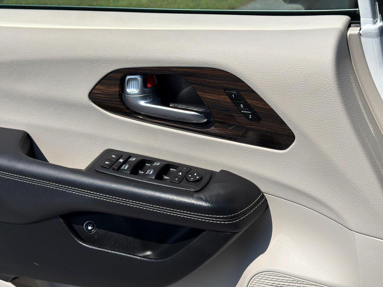 2023 Chrysler Pacifica Hybrid Limited Hagerstown MD