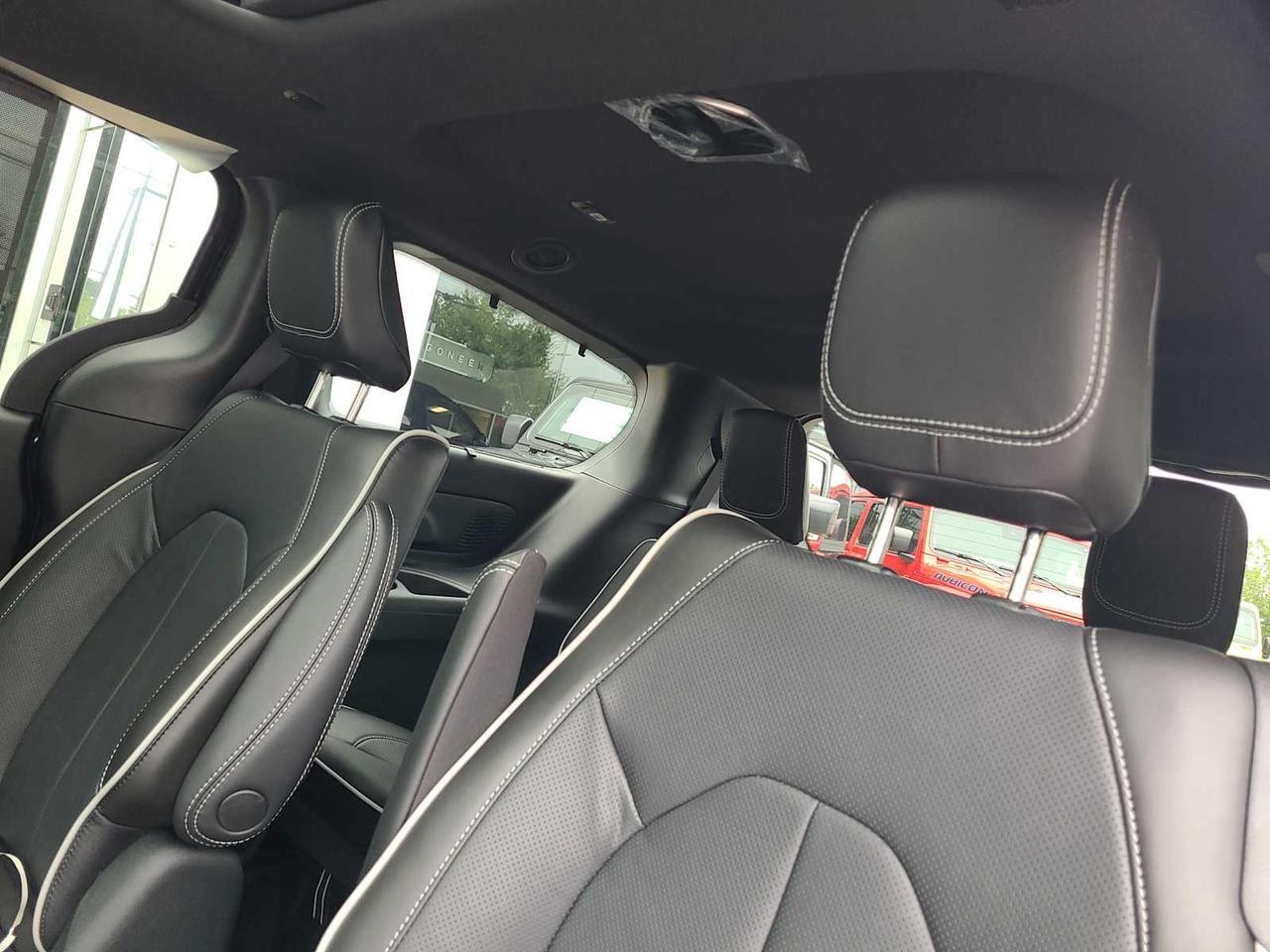2023 Chrysler Pacifica Hybrid Limited Dartmouth MA
