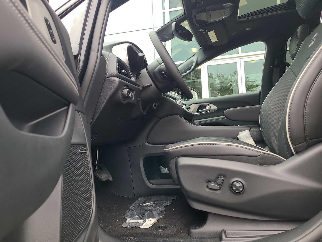 2023 Chrysler Pacifica Hybrid Limited Dartmouth MA