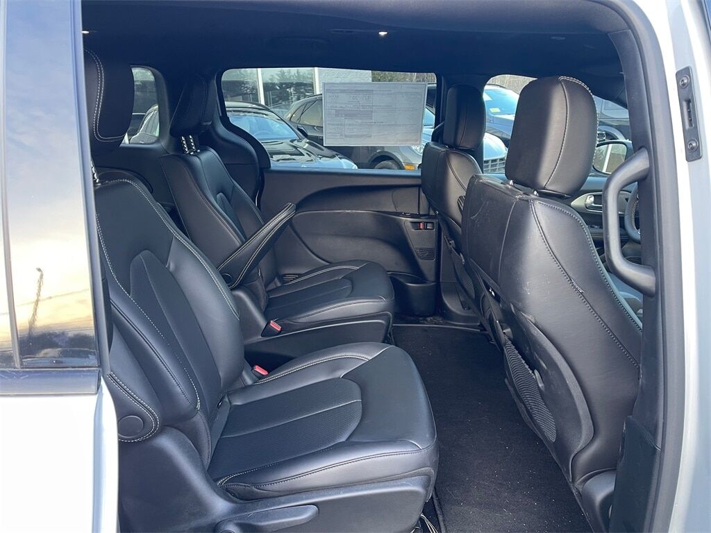 2023 Chrysler Pacifica Hybrid PLUG-IN  TOURING L Orange MA