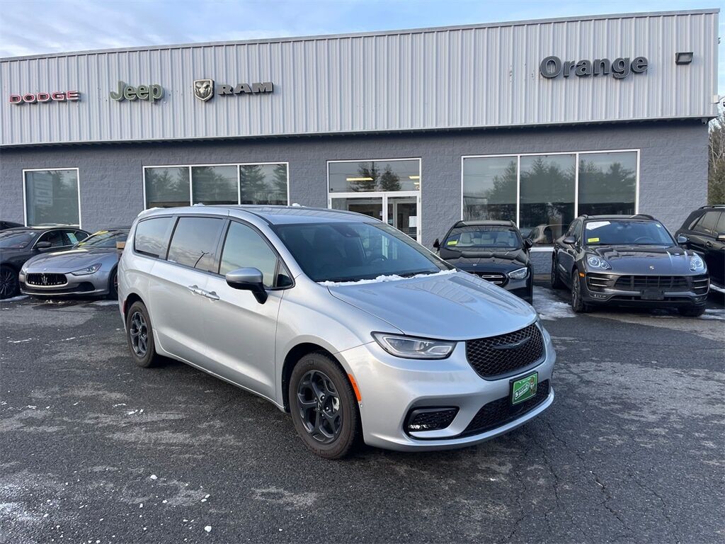 2023 Chrysler Pacifica Hybrid PLUG-IN  TOURING L Orange MA