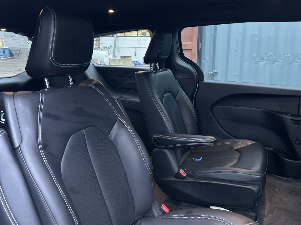 2023 Chrysler Pacifica Hybrid Touring L Akron OH