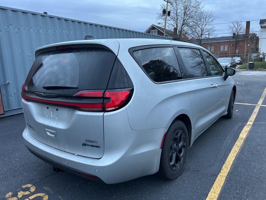 2023 Chrysler Pacifica Hybrid Touring L Akron OH