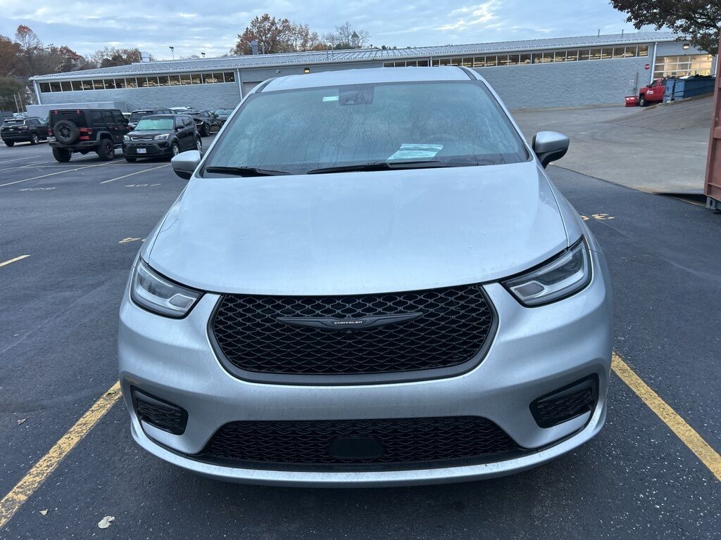 2023 Chrysler Pacifica Hybrid Touring L Akron OH