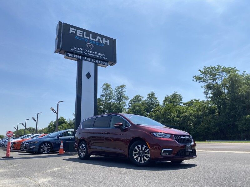 2023 Chrysler Pacifica Hybrid Touring L Bristol  PA